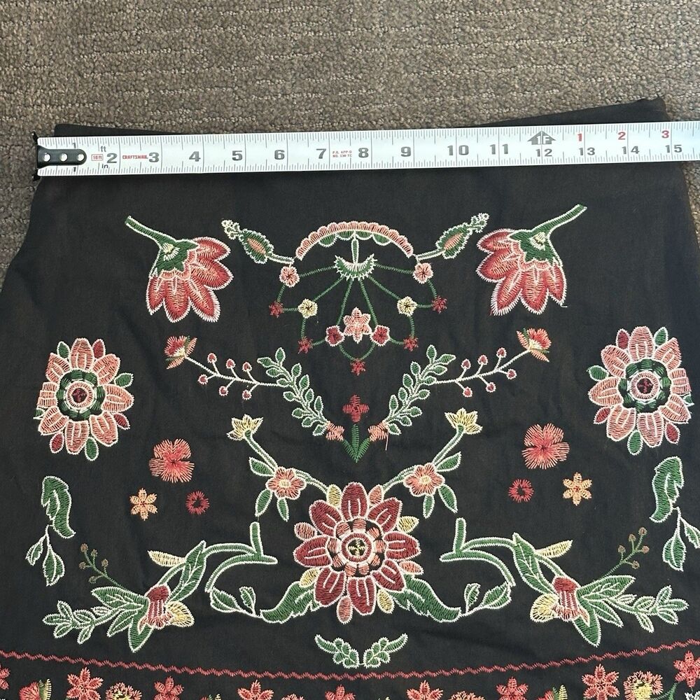 Francesca's Mi Ami Black Floral Mini Skirt Medium Embroidered Boho Folk 70s - Picture 3 of 9
